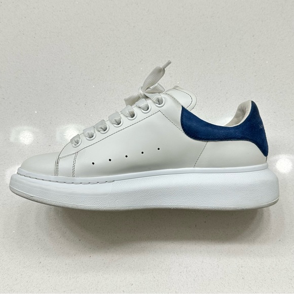 Alexander McQueen Oversized Larry Leather Low-Top Sneakers - Picture 6 of 10